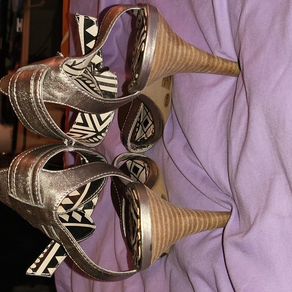 Jessica Simpson-Pewter Ankle Strap Open Toe Heels - Picture 3 of 4